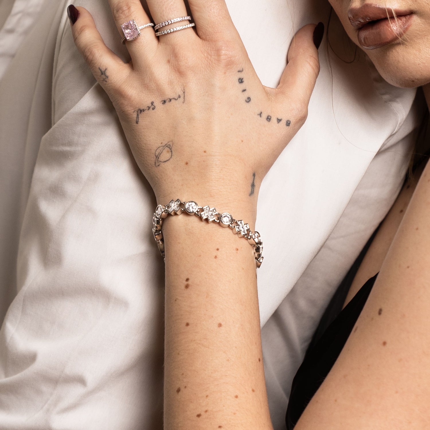 Biżuteria na Walentynki – czym zaskoczyć bliską osobę?