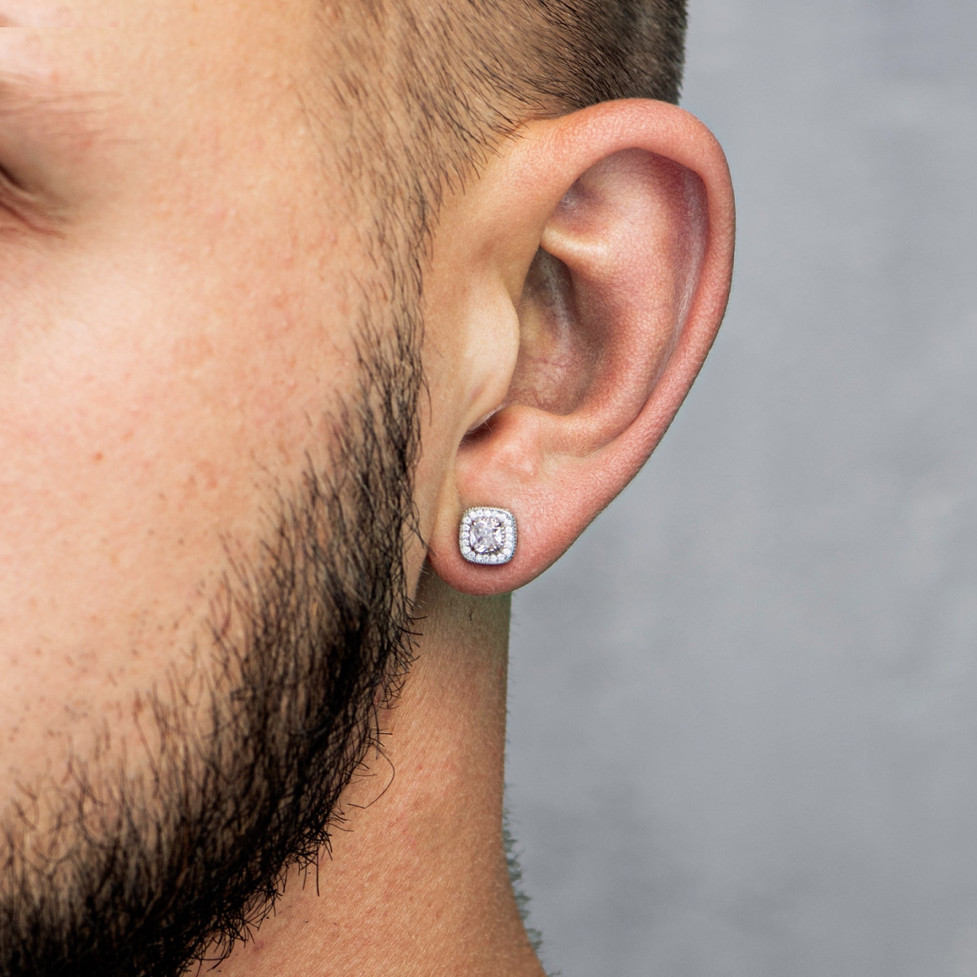 Quadratische Diamant-Ohrstecker aus Weißgold