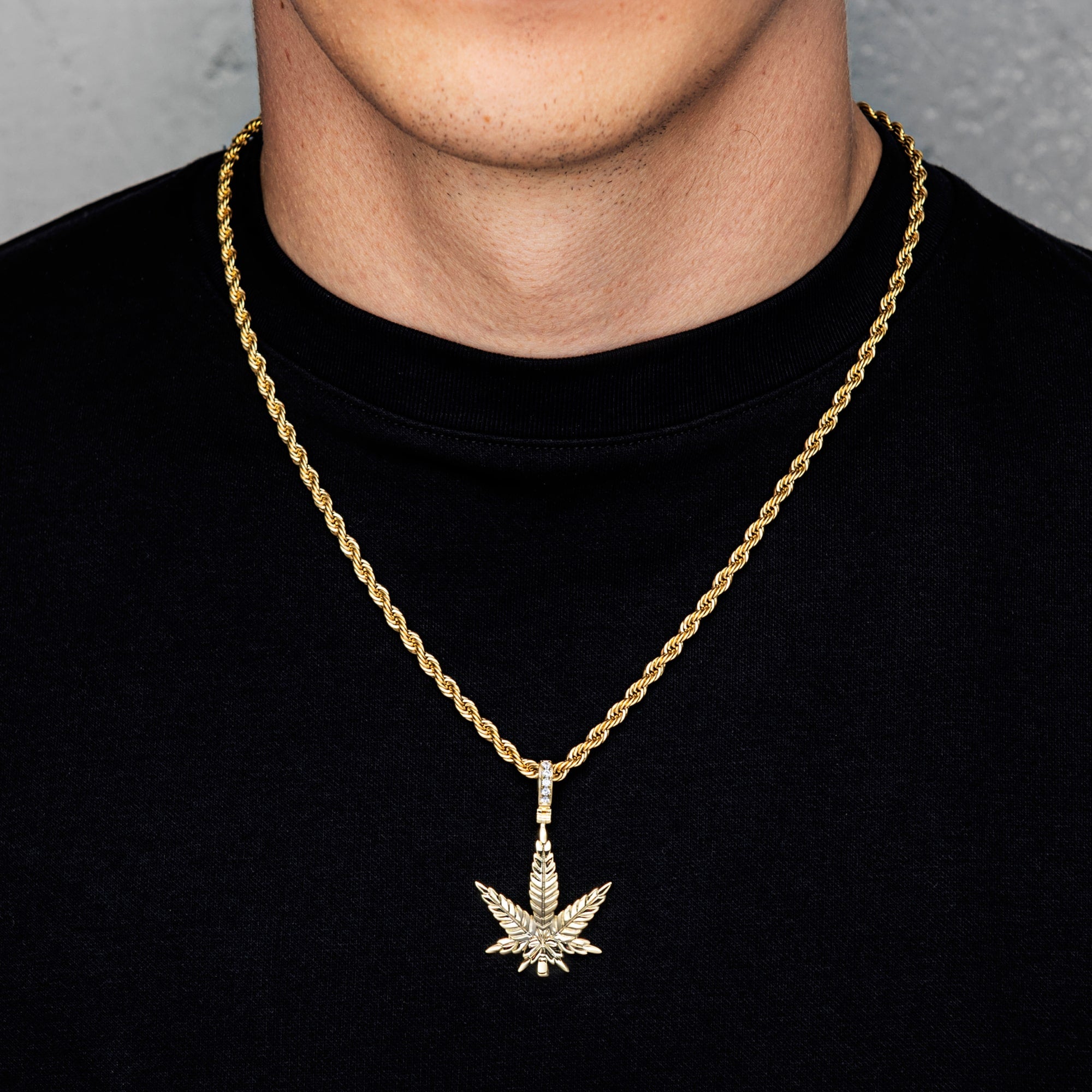 Daily Ganja Anhänger Gold